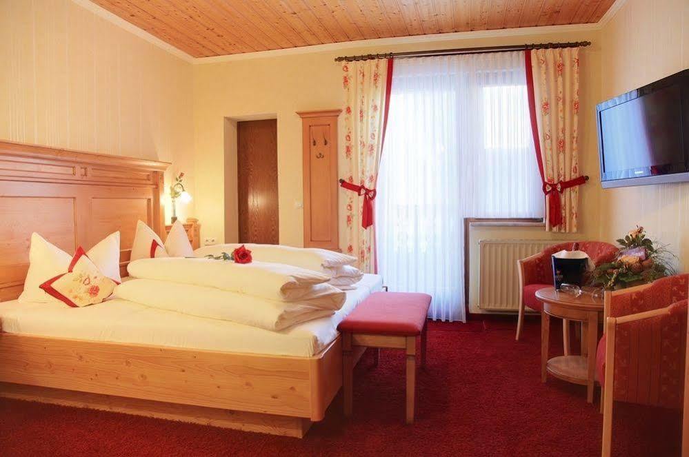 Landhotel Zur Gruenen Kutte 베른샤우센 외부 사진
